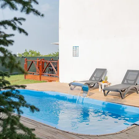 Porthos Villa